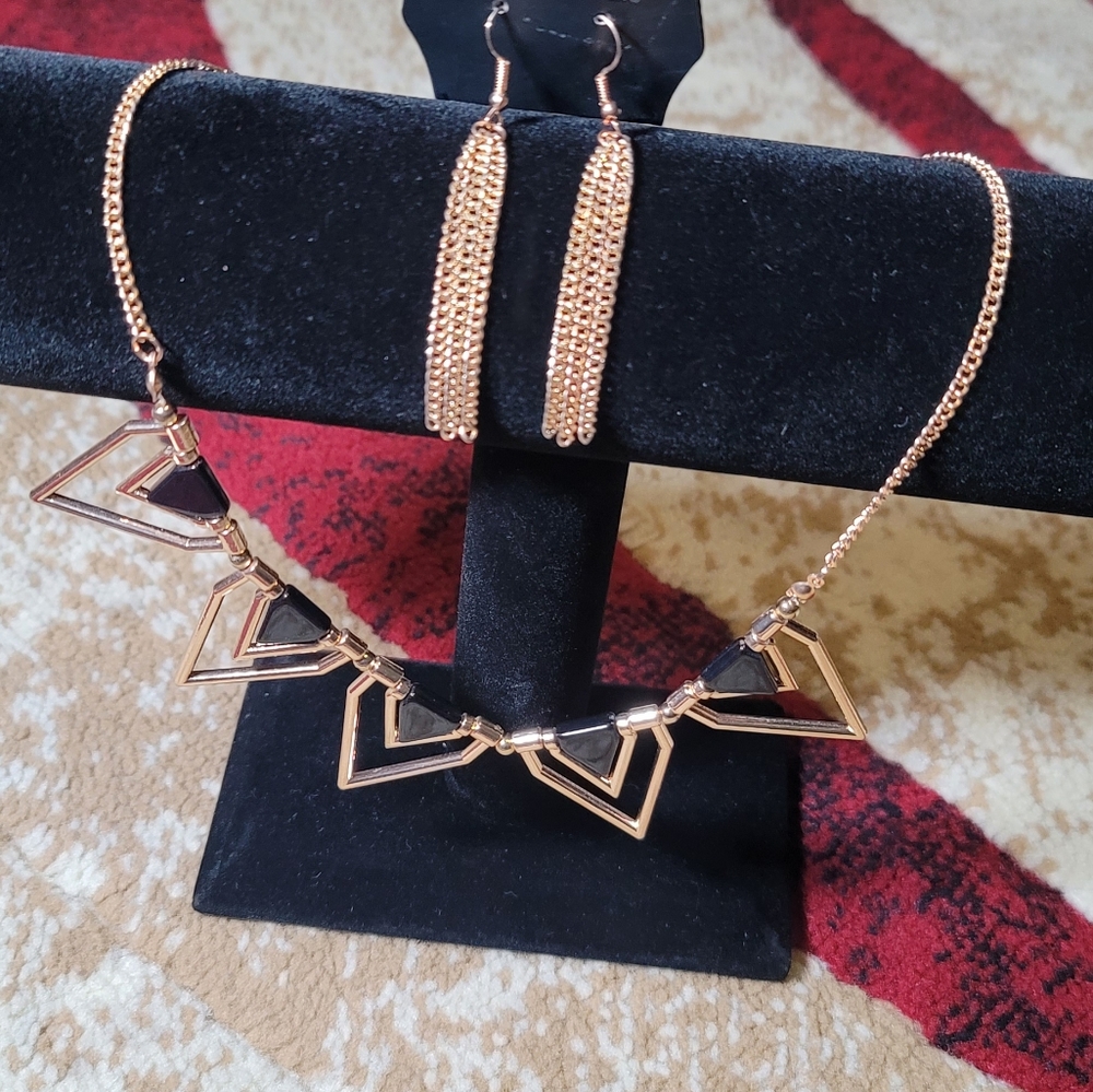 Black and rose gold ancient style neckless with earrings